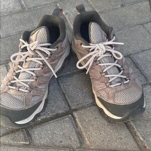 Merrell women’s hiking shoes in GUC!